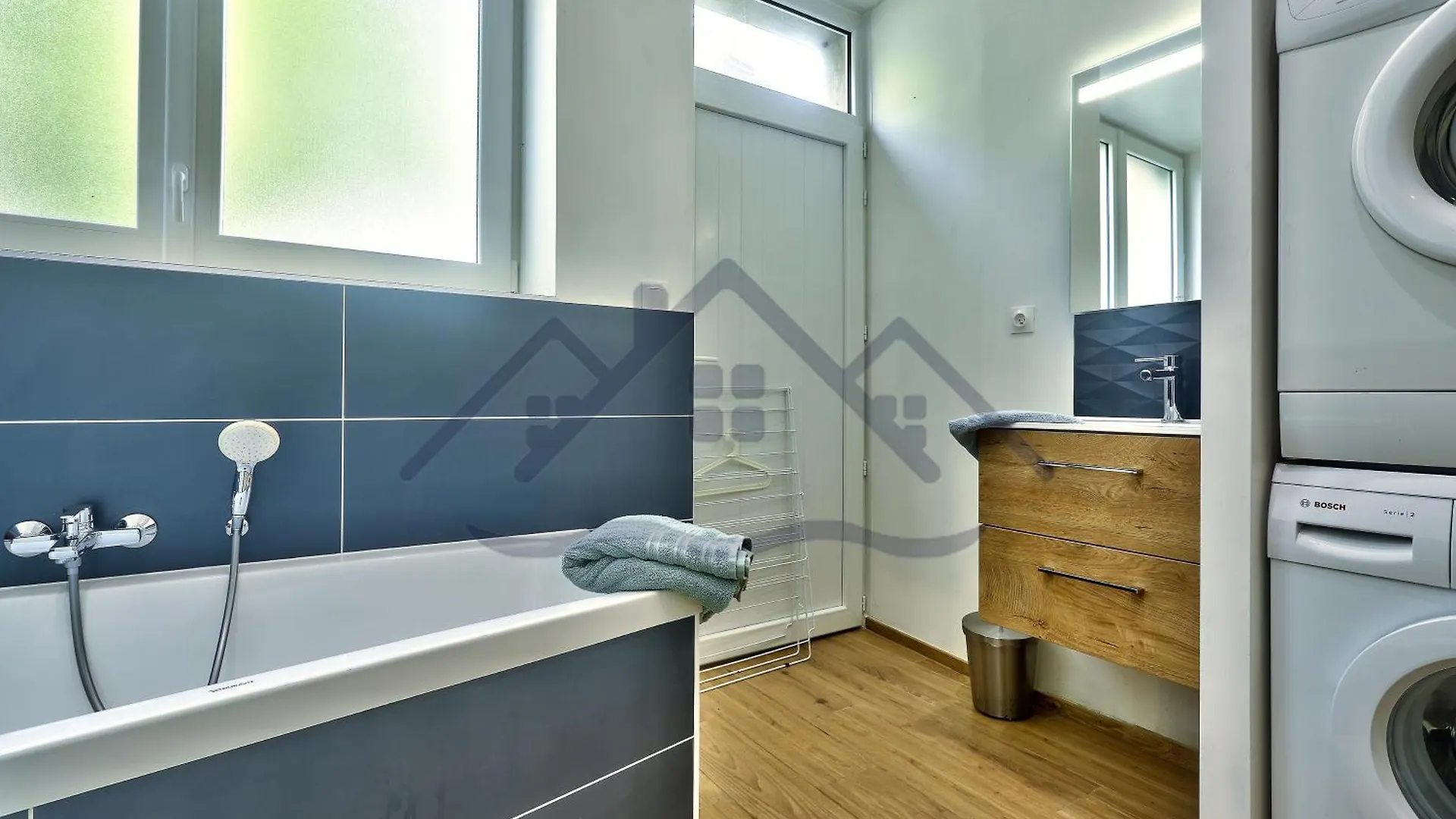 Ty Geoland: Charming Garden Home in Guilvinec with Wi-Fi 0*,