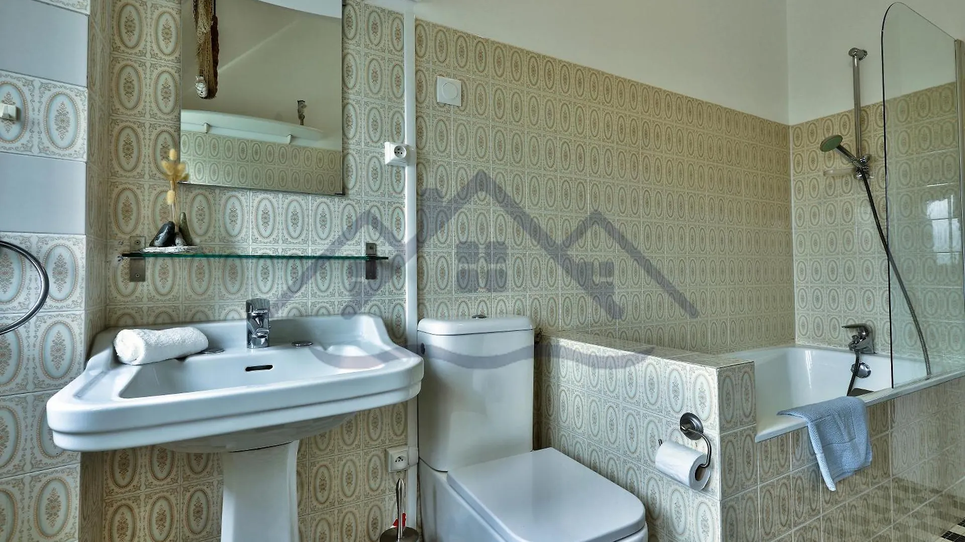 Ty Geoland: Charming Garden Home in Guilvinec with Wi-Fi